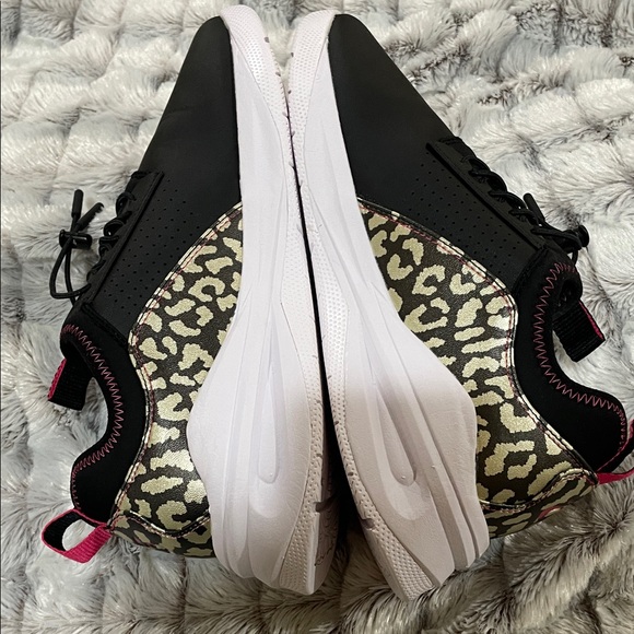 Clove doesn’t have to be boring….Black and Pink Leopard Sneakers - Picture 4 of 10